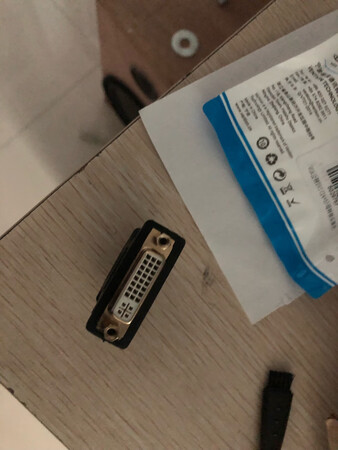 我是想主机的VGA接出来到显示器的数字接口，但接上后无法显示，钱不多，就不退了