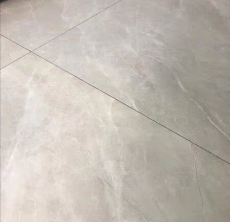 装修对瓷砖又不了解，远了好几家对比之后还是选择  圣德保 品牌的瓷砖，需要装修的预算有限，价格不贵！瓷砖质量很好和实体店的一样，实物和图片没有什么区别！装修师傅都说这个价格买到这样的瓷砖值了