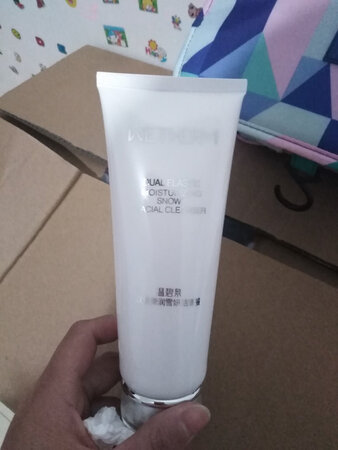 挺不错，洗了脸没有紧绷感，