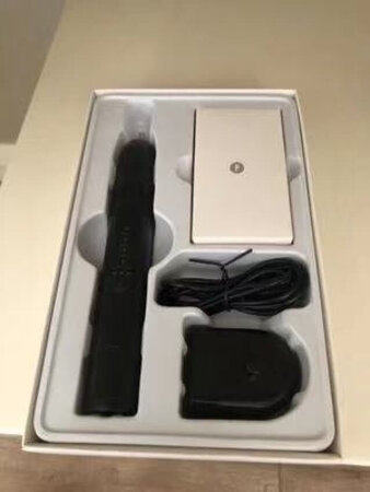我一开始用的时候，把牙龈整出血了，后来用熟练后，还不错，把牙结石整下来了，很开心。