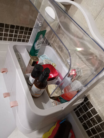物品不错，快递服务态度好，速度快，实物和图片一样，价格也合理，拿回家马上就用了，用了心情都更好，洗漱台上再也不凌乱了，瞬间变得干净整洁！