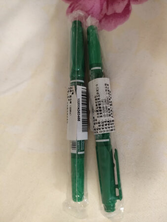 京东的物流速度真的是没得说，即便是在双十一的情况下也能实现早上下单晚上到，当日达，这个必须赞！斑马作为日本老牌子，品质是绝对没得挑的，非常棒！出水流利，关键是作为油性记号笔，绝对轻易不掉色，绝对称职啊！使用寿命长，耐久性好。