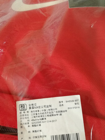 京东购放心，背包够大，红色的也挺好看的，喜欢挺好的。