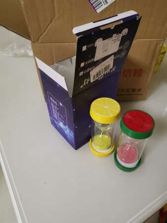 东西收到了，还不错，时间还是比较准，就是感觉不耐摔。
