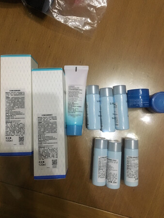 货己收到2天了，试用了，味道淡香，好闻，美白效果未知。