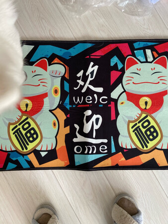 本来是要凑单买的 结果收到很惊喜 图案很好看 质地也好 满意