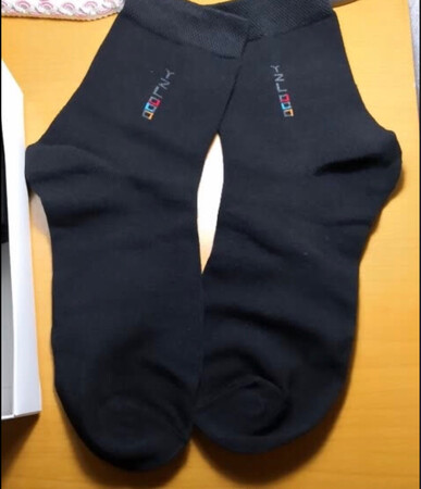 换季就想屯点袜子好过冬，结果物流很快，价格便宜，东西质量也超级好！纯棉的布料很柔软，厚薄适中特别适合春秋季穿，弹性很大穿着也特别舒服，洗了一下不掉色不变形！真的是物超所值的一次超完美的购物体验！五星好评表示非常满意，应该还会回购，推荐购买！！！