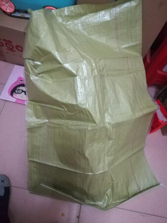 容量大小：很大
厚薄程度：一般
商品质量：还可以，就是有点味道