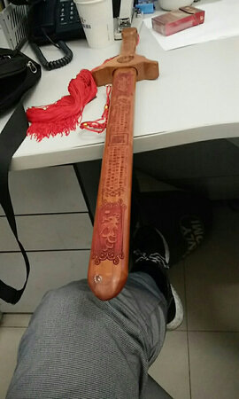 瑕疵太明显，店家忽悠人了吧