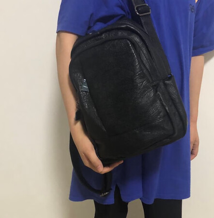 背着还不错，背着挺舒服的，质量也很好，价格也不贵。