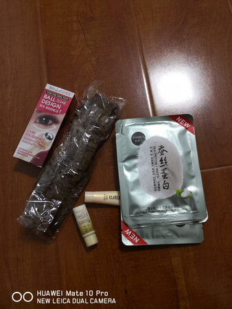一直用资生堂悠莱系列，之前都在店面购买，第一次在网上买，到货后迫不及待的拆开来检验，包装特别好，正规，扫码都查到了，应该是正品，味道清香，用好后还会回购的。同时还送了不少赠品?
