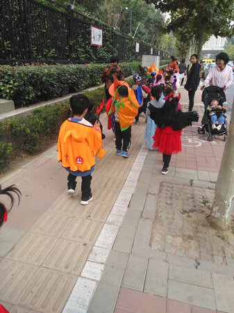 儿子双语幼儿园万圣节活动穿的衣服，很喜欢，很不错。