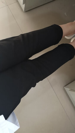 裤子穿着很舒服，号码合适，穿着特别有型，显瘦，最喜欢腰部的设计！现在这个季节穿正好！