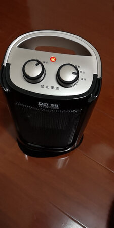 取暖效果：很好，很暖和
外观设计：精致
静音效果：声音小
其他特色：在公司用了一个，觉得好来买的，自己在宿舍用，很不错