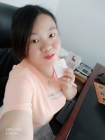 衣服面料亲肤，洗了不掉色，果冻色上身减龄显年轻
