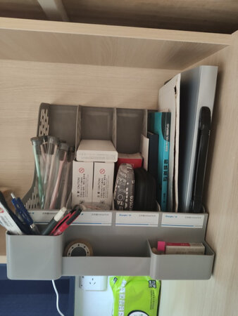 搞活动买的，有印台，印油，计算器，文件袋，电脑支架小桌子，计算器等等。东西物美价廉，质量非常好，与卖家描述的完全一致，非常满意,真的很喜欢，完全超出期望值，发货速度非常快，包装非常仔细、严实，物流公司服务态度很好，运送速度很快，很满意的一次购物。