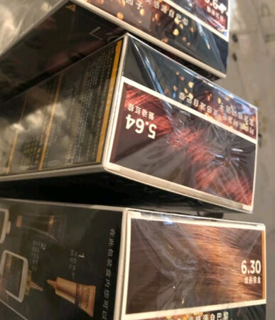 一次性在欧莱雅京东自营上面买了洗头膏，还有一些发胶。还有染发水，在它做活动挺便宜很大的一次优惠活动。挺好用，起来特别的好，平时卖的挺贵，第一次用很喜欢。这一大瓶750ml可以用好久了。京东自营发货速度也很快。