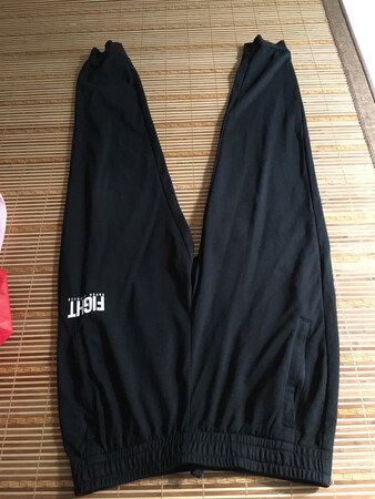 产品材质：柔软亲肤，穿着很舒服
尺码大小：如果想修身一点就买小一个号
柔软程度：柔软
上身效果：很好看也很修身