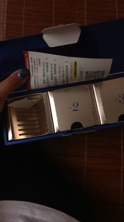 使用感受：应该是正品，用了7天，皮肤细嫩了美白的话目前还没有很明显，但是，我觉得还是不错，用完再来评价。