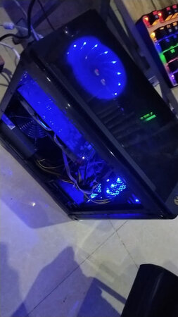 真的牛，高端 大气  上档次，真心推荐，我请的师傅连装个风扇都弄了很久，不过很成功，客服人很好，问了很久也没烦。机箱空间很大，作为初学者搞这些真的很不容易，多亏了客服细心解答我的问题。风扇装上后也很炫酷。