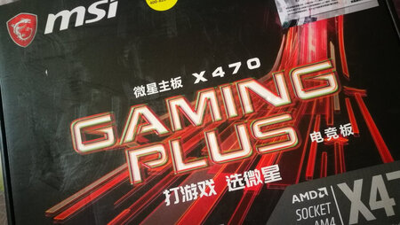 开封拿出来一看，帅就一个字，颜色漂亮，质感很棒，一次点亮，大品牌值得信赖，颜值漂亮的板子。
