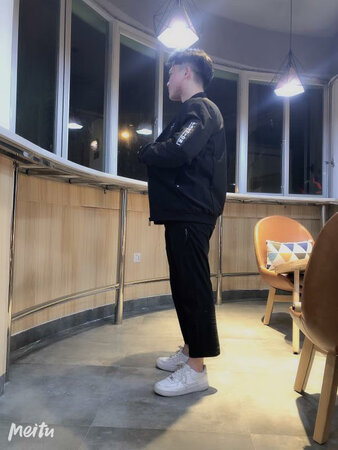 码数推荐的也很合适。衣服内里是水墨画，很有新意。