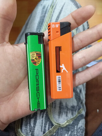 比普遍的火机大，，看着不爽。感觉是二手货。