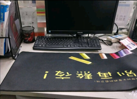 气味：放两天味道就少多了
舒适度：很棒
尺寸大小：很合适
外观颜值：很棒
触摸手感：手感挺好的