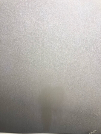 根本不管用，使用前后对比，壁纸都快擦烂了，污渍还是去不掉