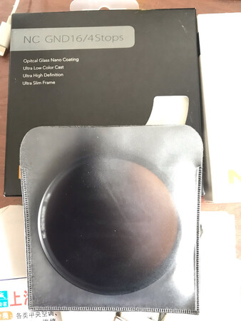 包装没有损坏，很好！滤镜外观没有问题，有待使用验证。发货快，快递也很快，送货小哥态度也好。