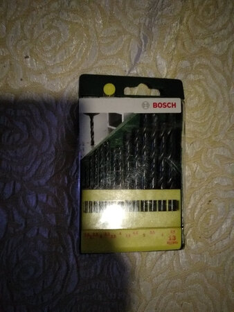 钻头锋利，好用，钻孔刚刚的，推荐一下，今后还买。