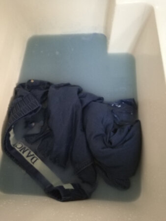 这个衣服不能买。你看这使得水象怎么样？