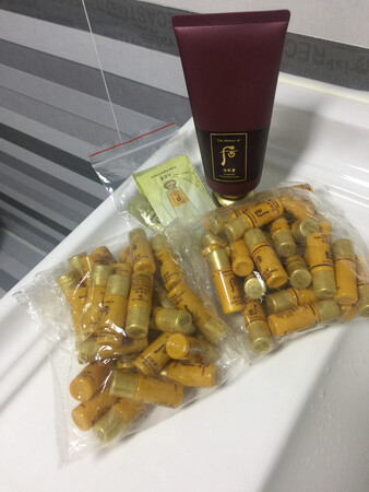 满满一大瓶，有股中药的味道，洗完脸一点都不紧绷，喜欢