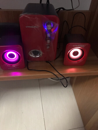 小音箱低音炮到啦，音质很棒，还可以链接到手机，放电脑上也不错?，红色的挺好看，下回买个黑色的，价位合理