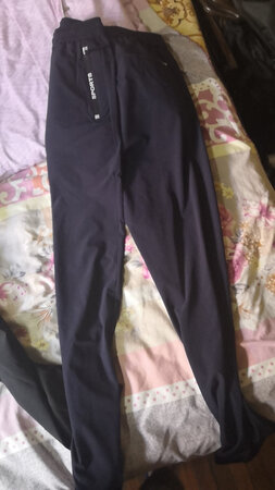 裤子到了,穿上去很舒服,不错