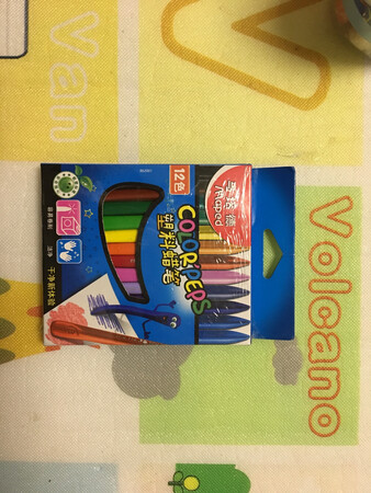 上幼儿园老师要求买塑料蜡笔，这个不错价格还便宜，先买回来用着。