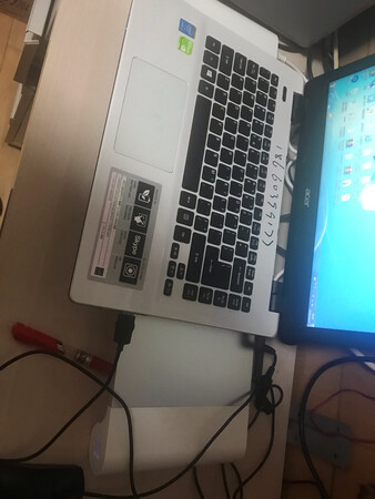 看样子非常大气，有高科技的质感。设计也很有创意，既能当垫板，抬高一块，又能当USU充电插座。安装非常方便，插上电源就能正常使用。放在写字台上，高端大气上档次。很实用，也很时尚，绝对是上佳之选，过目难忘。