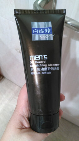 百雀羚质量很好的，东西也不贵，性价比很高，一直用的都是它。