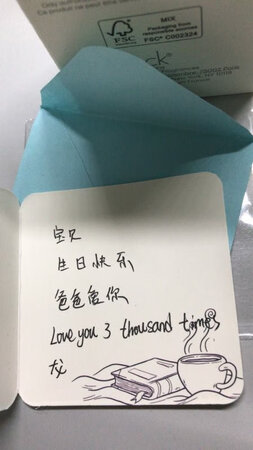 客服很好我很喜欢，还可以留字条，虽然字丑萌丑萌的?朋友很喜欢这个味道。很不错