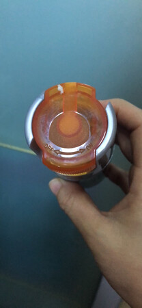 产品包装：完好无损
适合肤质：油性痘痘敏感肌
使用感受：使用后很清爽，改善皮肤出油问题。
吸收效果：很好吸收，轻轻涂抹均匀，快速吸收，不油腻。
其他特色：旋转瓶口，不使用时可以锁定，防止不小心按压泵头渗漏问题。