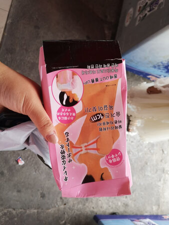 包装盒就是这个样子的，都压扁了