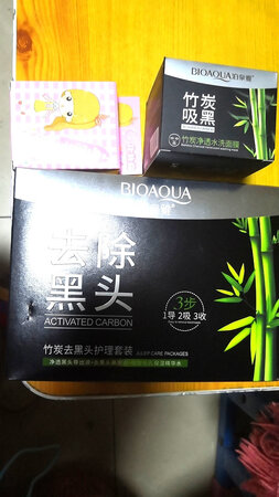 面膜不错，给闺女买的，闺女超级喜欢！化妆棉，面膜，导出液，鼻膜膏，精华水太全面了，一次搞定???