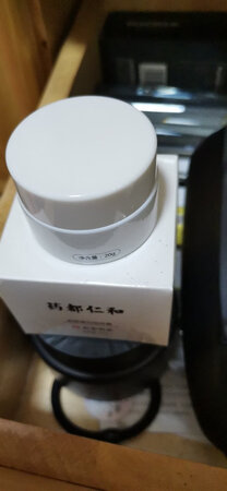脸上有汗斑，买了两瓶，用了一个月了，希望两瓶用完能有好转