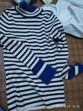 裤子质量不错，摸起来滑滑的很舒服！第一次买就喜欢上了，这家风格很适合我！以后还会再购买！物流速度也快！！赞一个