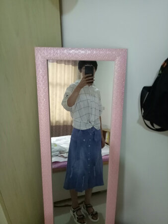 物流贼慢，想退还不给退，今天才收到试了一下上身效果并不好看，本人一米七L号，怎么穿怎么尴尬