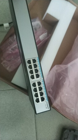 交换机挺好用的，傻瓜式的，不用配置。后期也不用维护。还可以订墙上