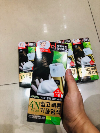 一直都很信任京东的品质，到货就来评论了，应该是正品的，因为跟韩国买回来的外包装是一样的，店家客服也很好，有问题就会马上回答解决，一下买了四瓶给家人慢慢用，好用还会继续回购的，而且换了新款的包装，保质期也很好的哦！
