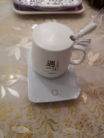 款式挺好看的，放手机还是有点重量的，值得购买！希望能用得久！