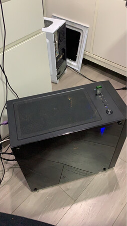 稳定性能：稳定性能好 航嘉品质 机箱和电源十几年了只认航嘉
静音效果：的确比一般的电源要静音
散热效果：应该还不错  设计的很合理
外形外观：电源需要什么外观吗 放在里面又看不到
产品包装：包装很不错  就是说明书有点简陋 配的图片真的是很糊很糊了.
唯一遗憾的事没有总开关的设计 不过这个也因人而异  电源似乎和路由一样不需要这个总开关设计  这么说呢 该有的线都很全 长度也很合适 质量也不错 唯一缺陷就是说明书 对小白不太友好 打9.9分 扣0.1分给说明书