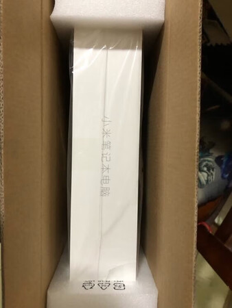 这台小米笔记本电脑，超窄边框，机身轻薄，而且速度很快